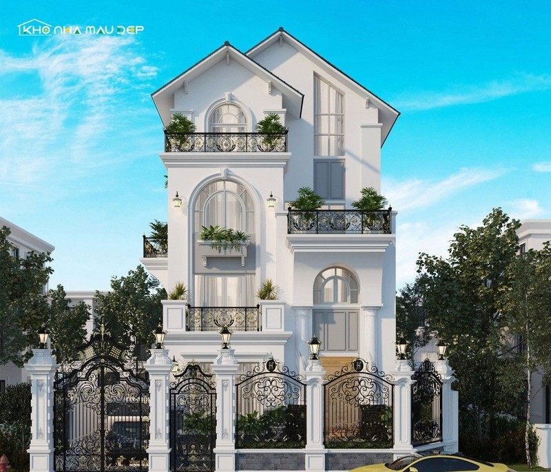 Mặt tiền của nhà 3 tầng gác lửng được bố trí nhiều ô cửa kính trong suốt