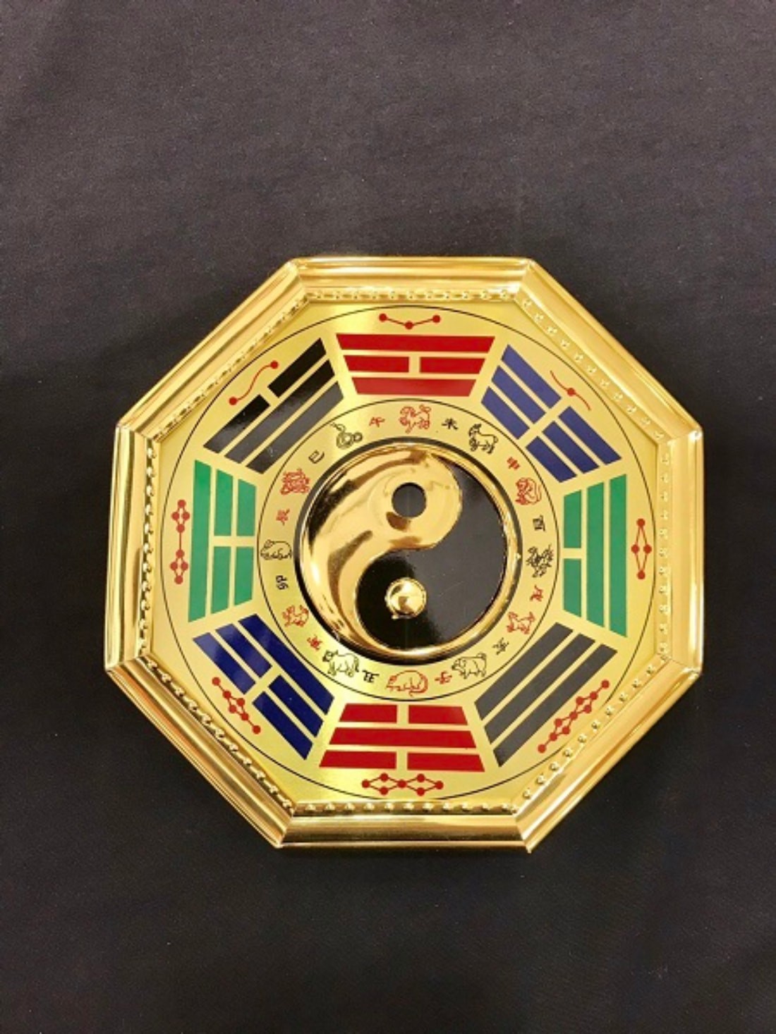 Gương Bát Quái hóa giải vận xấu.