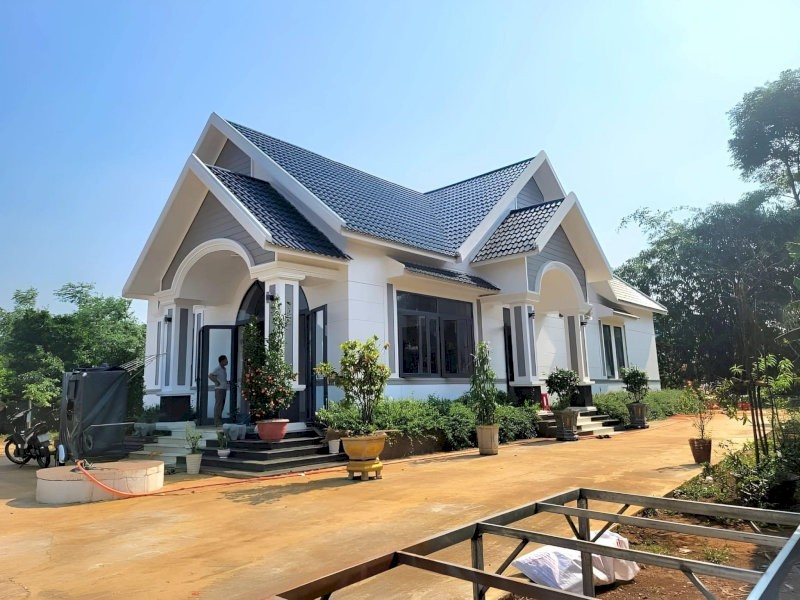 Nhà mái Thái 100m2 có bố cục vuông vức, gọn gàng và tiện nghi