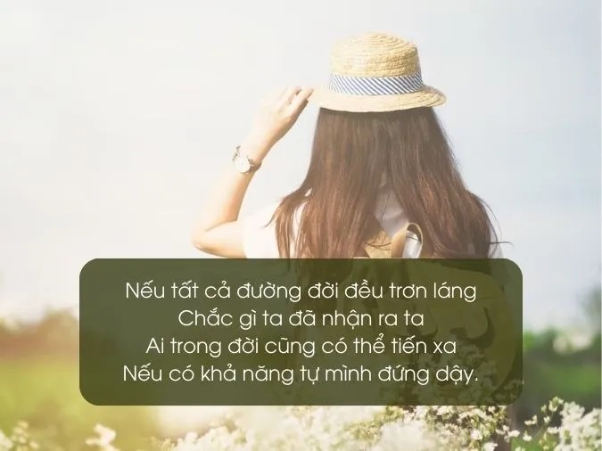 Bầu trời xanh ngắt với những đám mây trắng bồng bềnh.